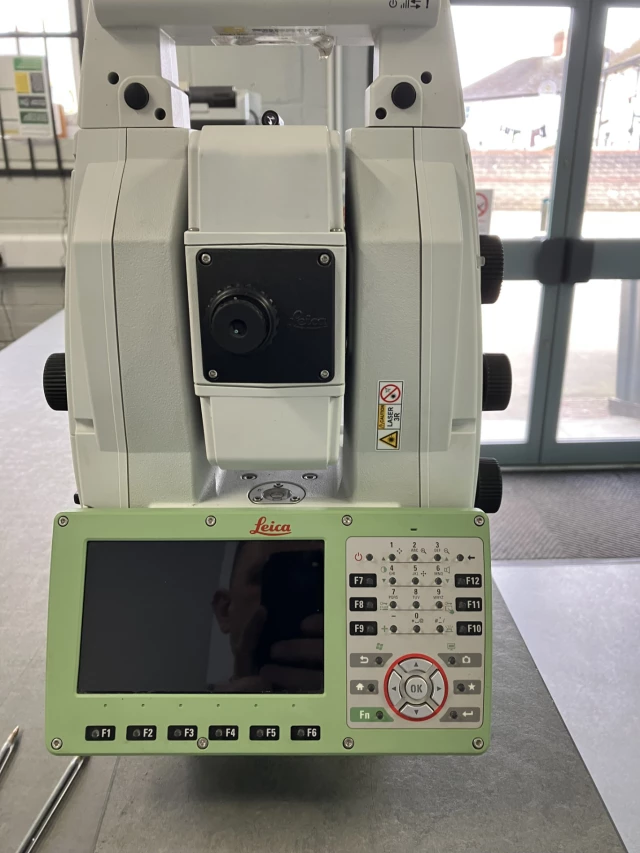 TS60 I 0.5" R1000 imaging total station with CS20 Controller